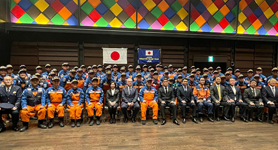 Japonya'da gurbetçiler, Türkiye'den dönen Japon ekibini alkışlarla karşıladı Japonya'da gurbetçiler, Türkiye'den dönen Japon ekibini alkışlarla karşıladı