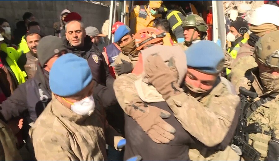 Son Dakika 11. günde yeni umut! 17 yaşındaki Aleyna 248 saat sonra kurtarıldı: Bazı şeyleri tıbben izah edilemiyor Son Dakika 11. günde yeni umut! 17 yaşındaki Aleyna 248 saat sonra kurtarıldı: Bazı şeyleri tıbben izah edilemiyor