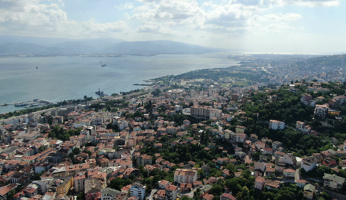 Kocaeli depreme hazır mı? Tahir Büyükakın açıkladı: Konutların yüzde 51&#039;i 1999 depreminden önce inşa edildi