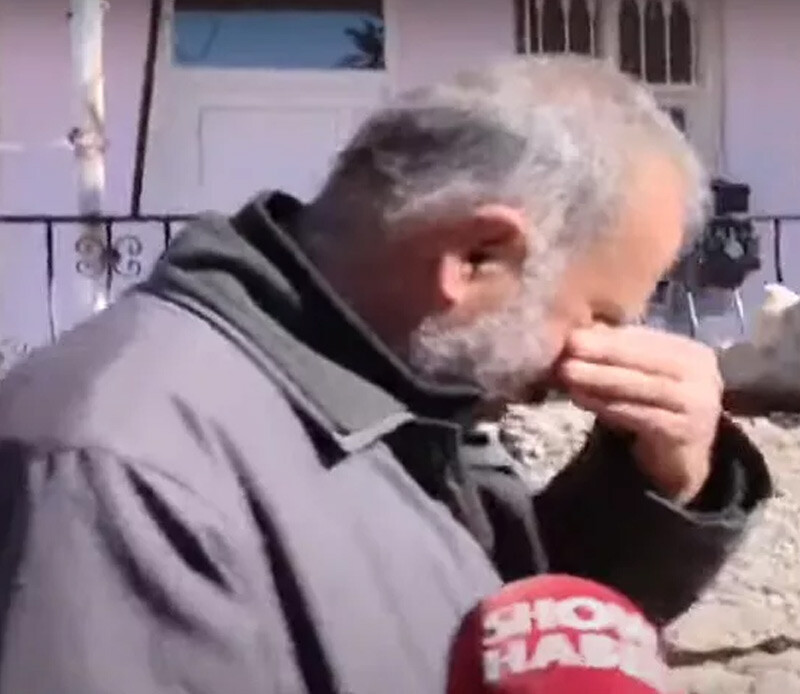 Ev sahibinin vicdansızlığı pes dedirtti! Deprem değil ev sahibi yıktı: Bize saldırıp küfrettiler Ev sahibinin vicdansızlığı pes dedirtti! Deprem değil ev sahibi yıktı: Bize saldırıp küfrettiler
