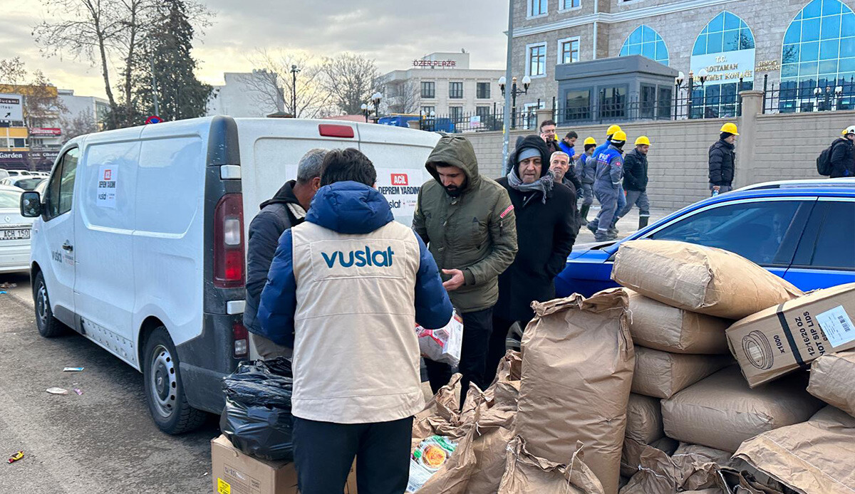 Vuslat Yardımlaşma ve Dayanışma Derneğinin deprem bölgelerindeki faaliyetleri