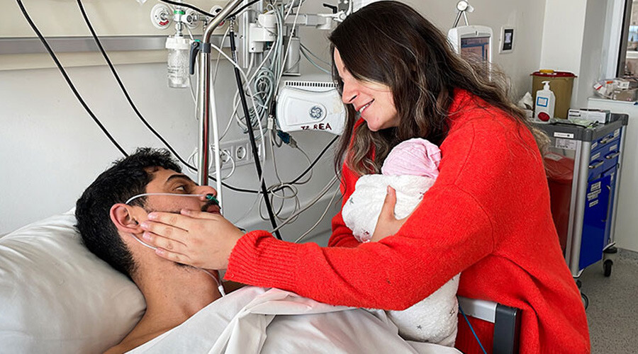 Önce yeni hayatına, sonra evladına kavuştu, 261. saatte kurtarılan baba 12 günlük bebeğiyle buluştu