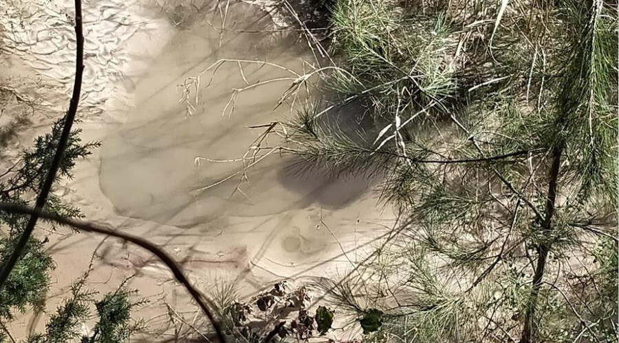 Hatay Erzin’de korkutan görüntü: Deprem nedeniyle yarıklar oluştu, suların rengi değişti