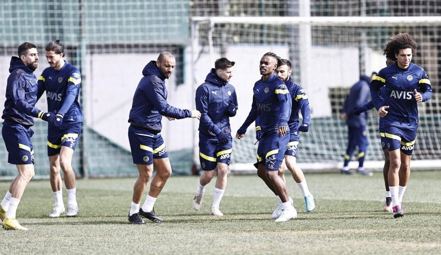 Jorge Jesus depremzedeler için Kızılay'a kan bağışı yapan yardımseverleri ziyaret etti