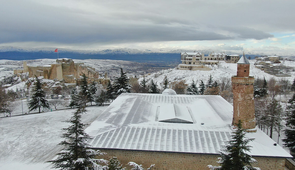 Depremde tek bir taş bile yerinden oynamadı! 5 bin yıllık mahalle görenleri şaşırtıyor