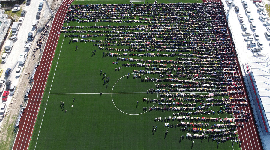 Yitirilen canlara veda... Hatay'da depremde hayatını kaybedenler için gıyabi cenaze namazı kılındı