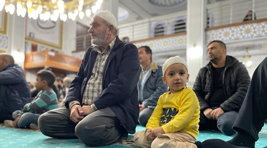 Miraç Kandili dualarla idrak edildi: Eller depremzedeler için semaya kalktı