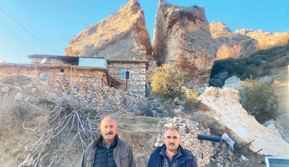 Adıyaman'da kaya ikiye bölündü, köy tehlikede! Adıyaman'da kaya ikiye bölündü, köy tehlikede!