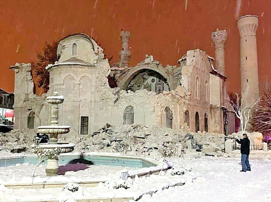 Yıkılan eserler orijinal hâliyle ayağa kalkacak