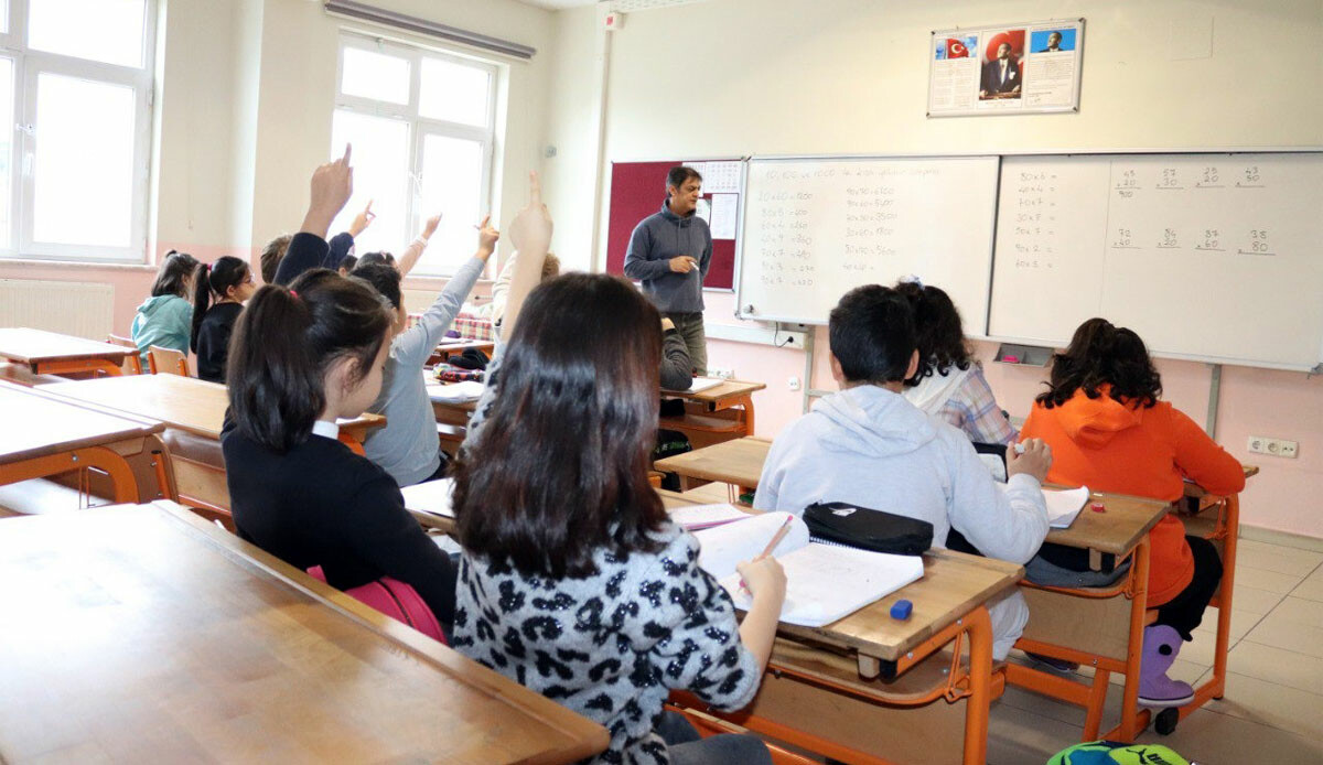 Depremzede öğrenciler okul pansiyonlarında ücretsiz kalabilecek