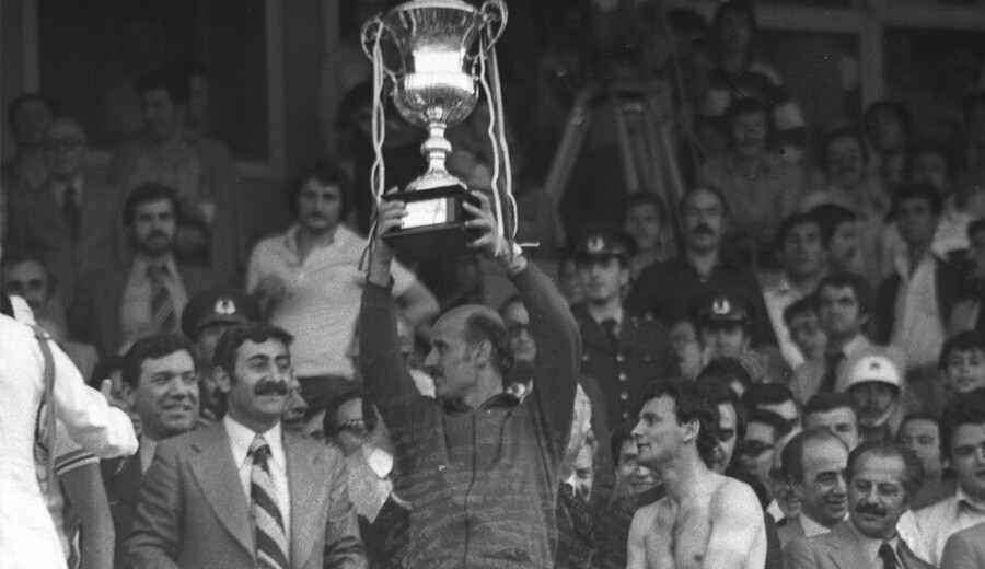 Trabzonspor efsanesi Ahmet Suat Özyazıcı 87 yaşında hayatını kaybetti Trabzonspor efsanesi Ahmet Suat Özyazıcı 87 yaşında hayatını kaybetti