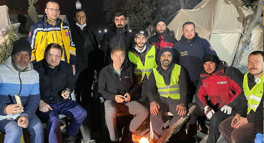 Mehmet Öz, deprem bölgesini ziyaret etti Mehmet Öz, deprem bölgesini ziyaret etti