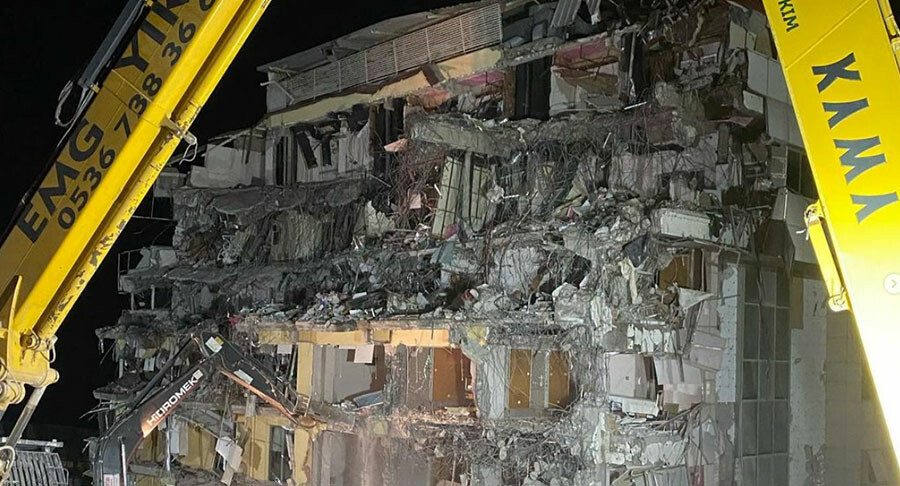 Mehmet Öz, deprem bölgesini ziyaret etti Mehmet Öz, deprem bölgesini ziyaret etti