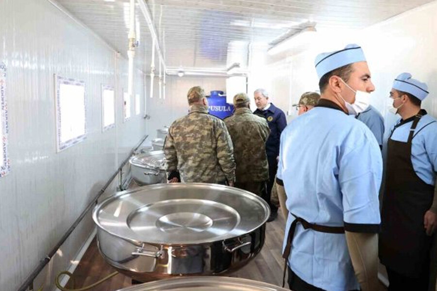 Bakan Akar, askerin Hatay'daki çalışmalarını anlattı: 14 bin asker sahada Bakan Akar, askerin Hatay'daki çalışmalarını anlattı: 14 bin asker sahada