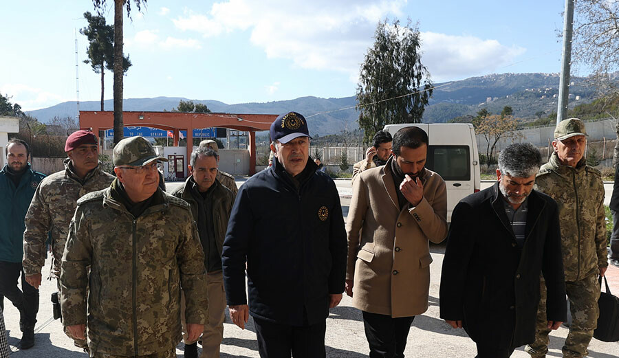 Bakan Akar, 'Hatay'a sığınmacı akını' iddialarını yalanladı: Tamamen gerçek dışıdır Bakan Akar, 'Hatay'a sığınmacı akını' iddialarını yalanladı: Tamamen gerçek dışıdır - 1. Resim