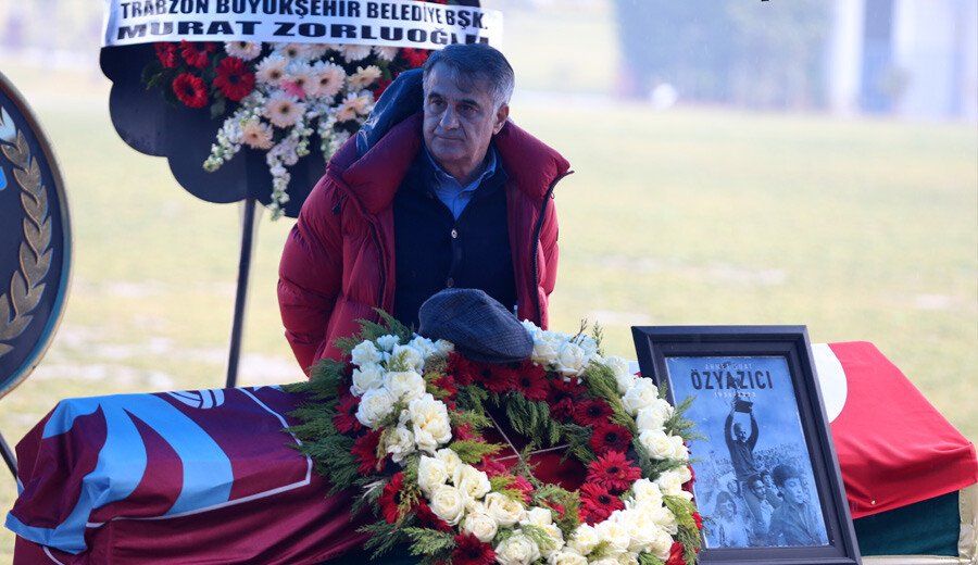 Trabzonspor efsanesi Ahmet Suat Özyazıcı'nın cenazesi Sülüklü Mezarlığı’nda toprağa verildi