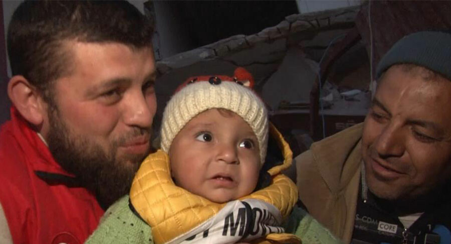 Ailesinden geriye sadece o kaldı! 8 aylık Ömer’in hikayesi yürekleri sızlattı Ailesinden geriye sadece o kaldı! 8 aylık Ömer’in hikayesi yürekleri sızlattı