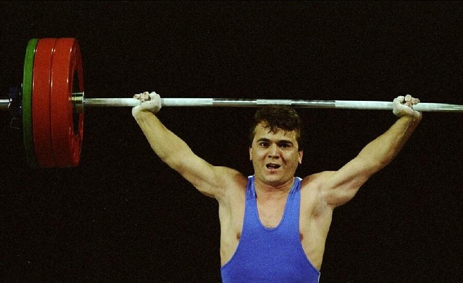 Naim Süleymanoğlu’na neden Cep Herkülü denir? Naim Süleymanoğlu hangi rekoru kırdı? Naim Süleymanoğlu’na neden Cep Herkülü denir? Naim Süleymanoğlu hangi rekoru kırdı?