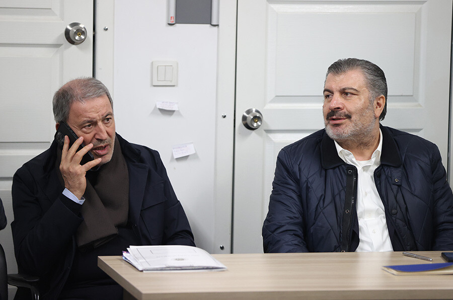 Hulusi Akar ve Fahrettin Koca depreme yakalandı