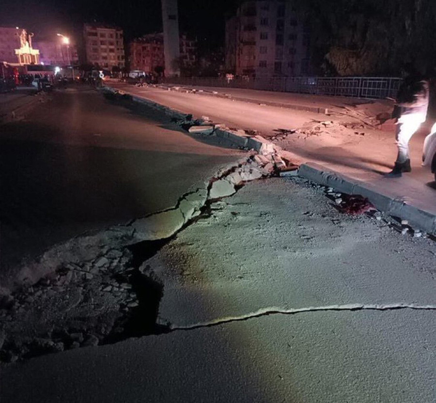 Hatay'da depremler peş peşe geldi! 2 büyük deprem sonrası 31 artçı oldu