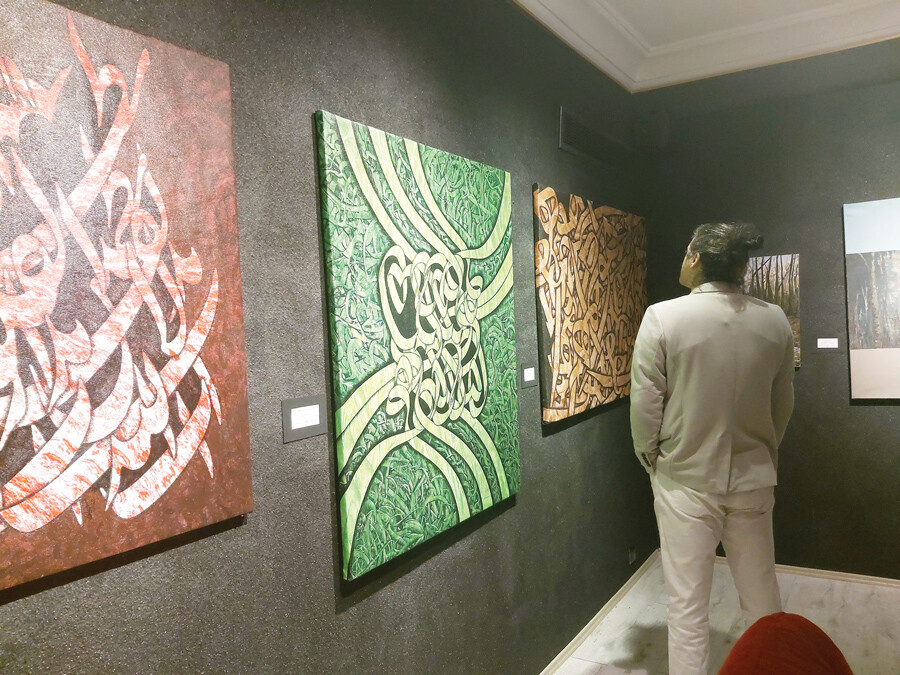 Türk ve İranlı sanatçılar depremzedeler için sergide buluştu