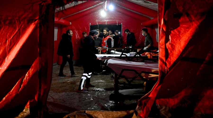 Son dakika: Hatay'da korkutan deprem sonrası 2 hastane tedbir amaçlı boşaltıldı