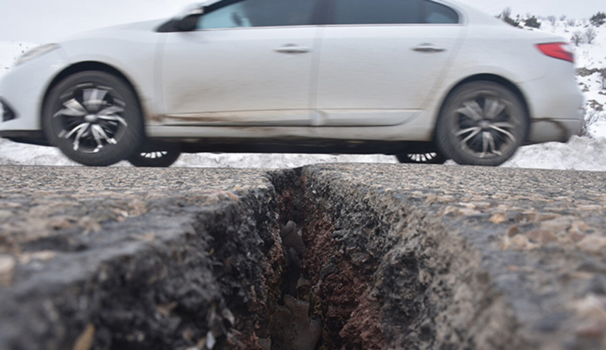 Adıyaman&#039;da kara yolunu görenler şaşkına döndü! Koca yarıklar  depremin büyüklüğünü bir kez daha gözler önüne serdi
