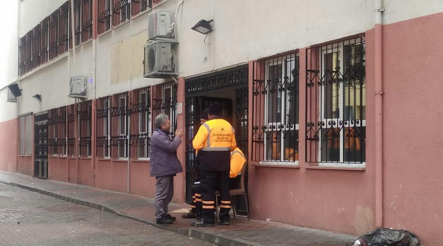 İstanbul Valiliği tahliye kararını duyurmuştu… Küçükçekmece’de taşıma işlemleri başladı