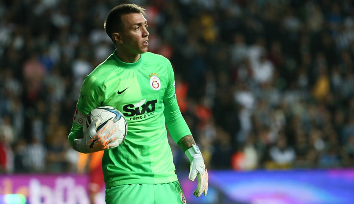 Gönüllü kaptan! Muslera&#039;dan özverili hareket