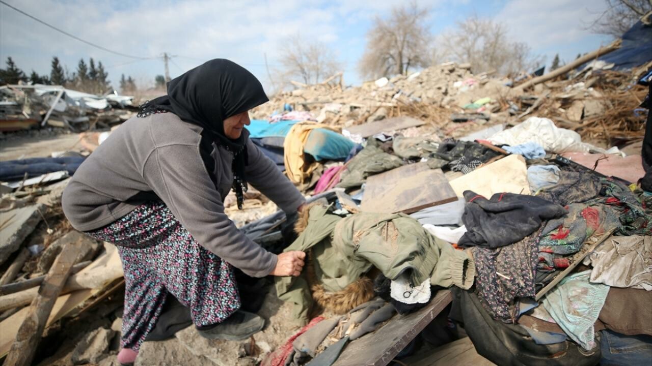 Yuvaları yıkan depremden geriye acı feryatlar kaldı: Ben bu, yükü kaldıramam Yuvaları yıkan depremden geriye acı feryatlar kaldı: Ben bu, yükü kaldıramam