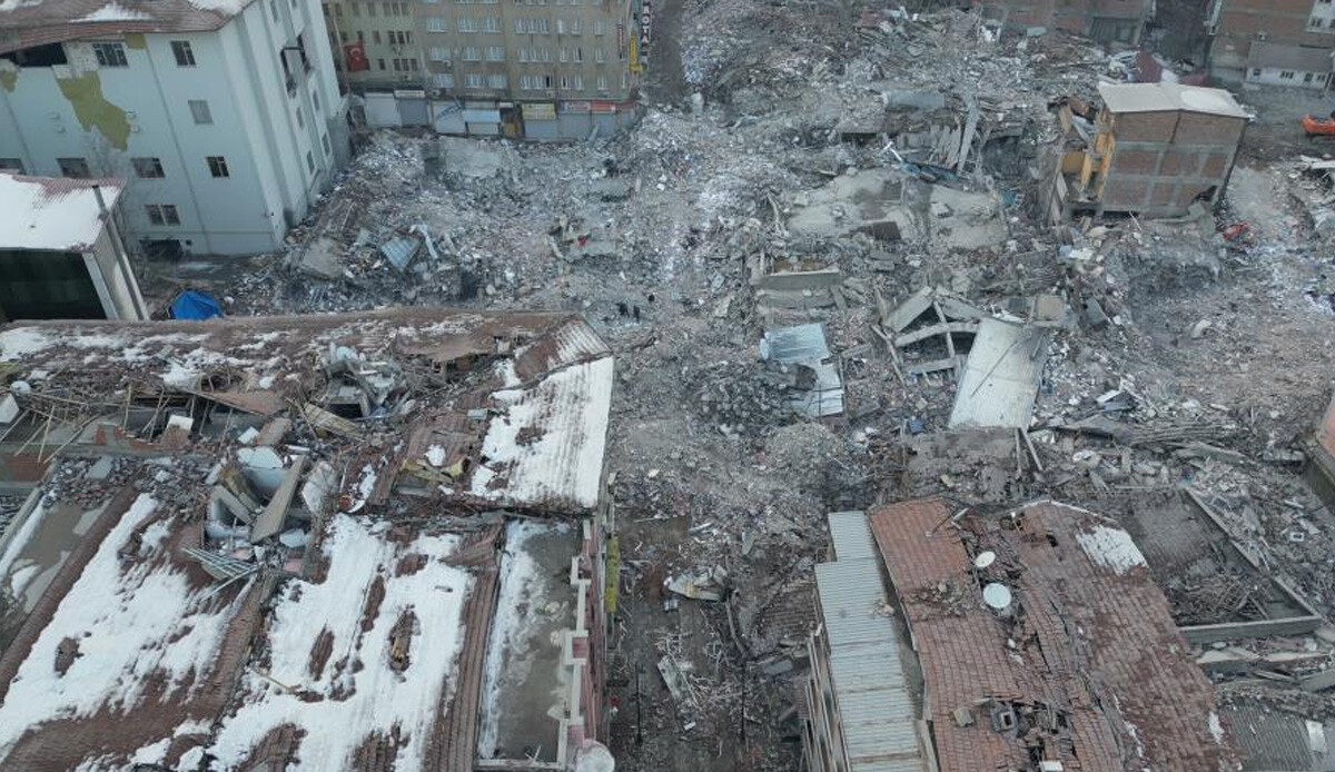 Binalarla beraber hayaller de yıkıldı! Şehir enkaz yığınına döndü, ortaya çıkan yıkımın görüntüleri yürek burktu