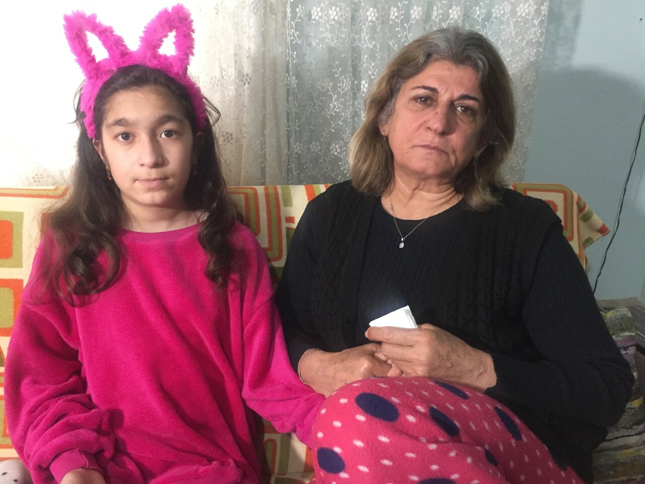 Evladını ve torunlarını toprağa veren gözü yaşlı anne, gelen borç haberiyle bir kez daha yıkıldı