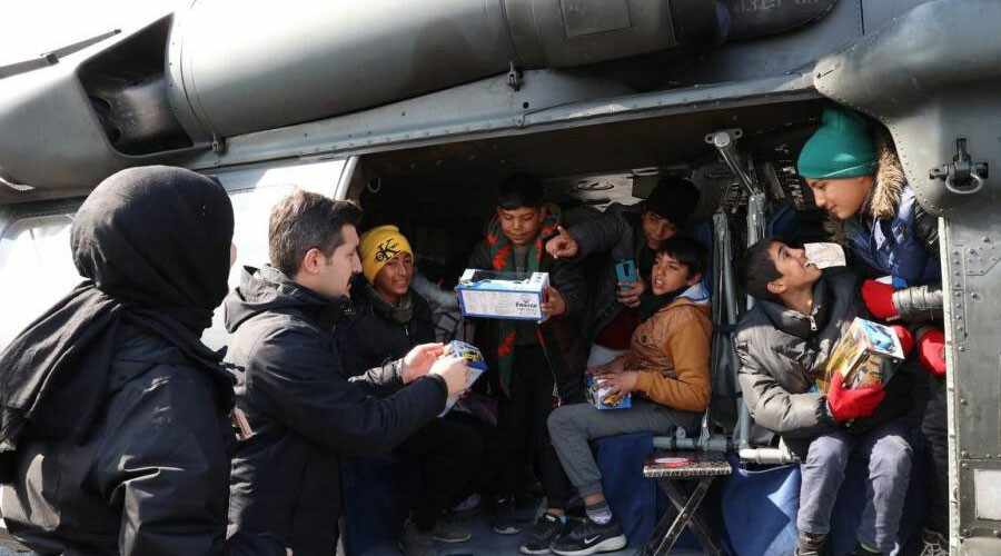 Bakan Kurum’dan depremzede çocuklara helikopter jesti: Mutlulukları gözlerinden okundu