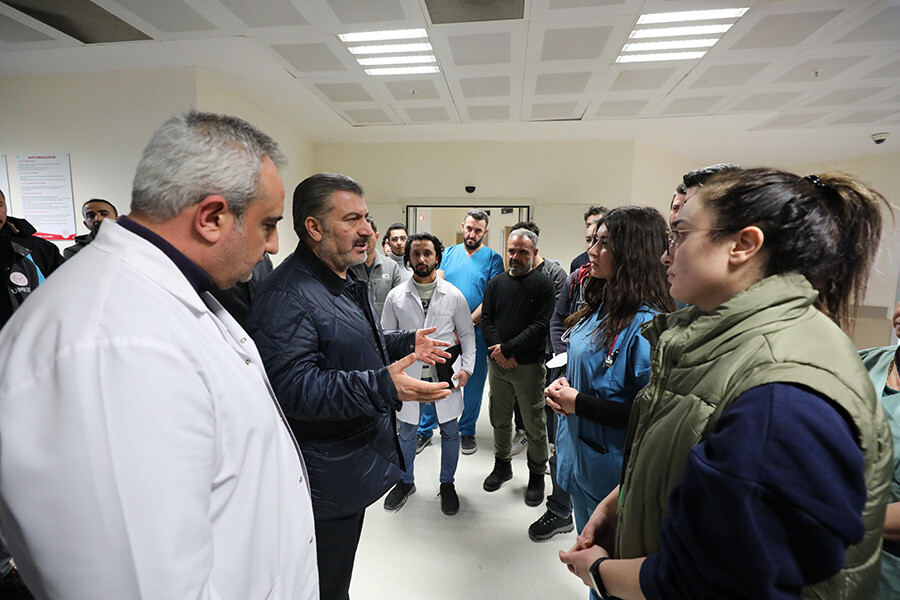 Bakan Koca depremde son durumu paylaştı: 18'i ağır 294 yaralı var