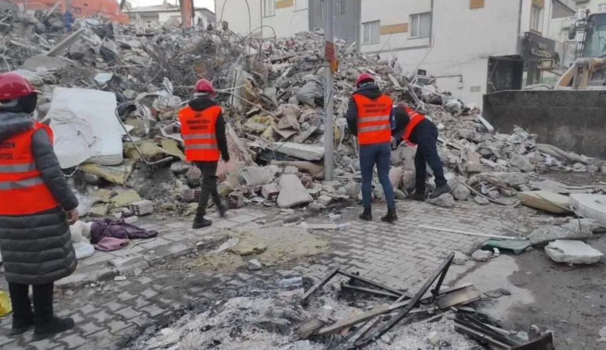 Malatya&#039;da ağır hasarlı binalardan eşya tahliyesine yasak getirildi Valilik açıkladı