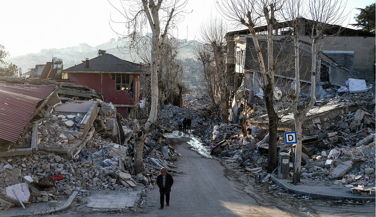Onlarca kişinin ölümüne sebep olan 3 müteahhit tutuklandı Onlarca kişinin ölümüne sebep olan 3 müteahhit tutuklandı