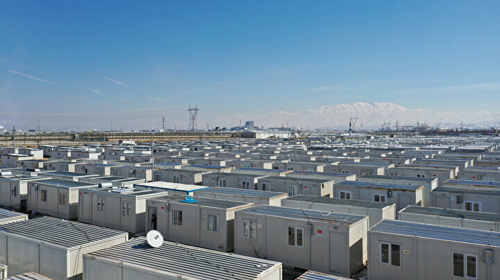 Enkazların yerini konteyner kentler aldı: Marketten camiye kadar her şey var Enkazların yerini konteyner kentler aldı: Marketten camiye kadar her şey var