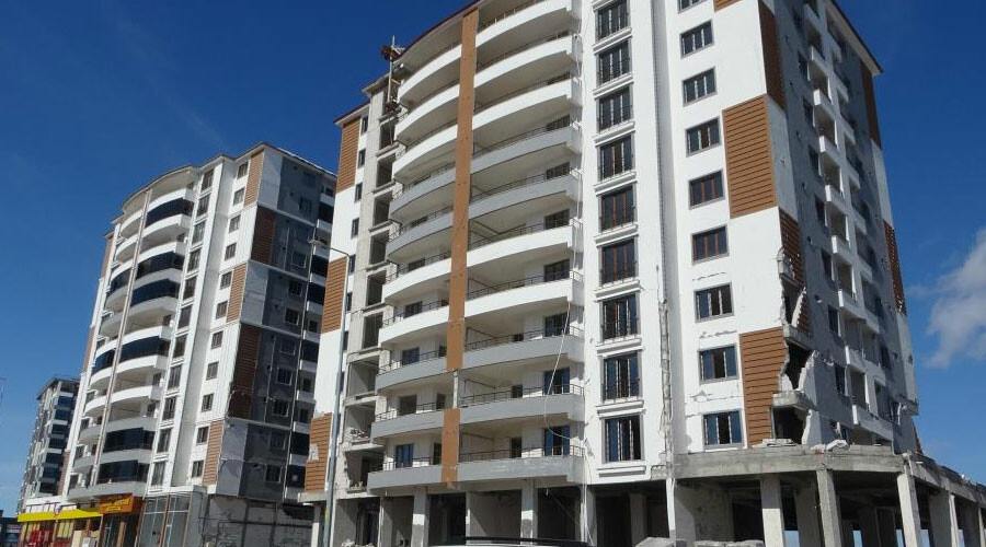 Milyonluk yeni daireler depremde enkaza döndü: Vatandaşlar isyan etti