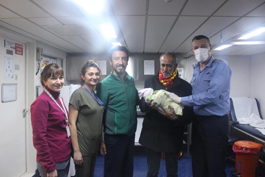 TCG Bayraktar gemisinde bir bebek daha gözlerini dünyaya açtı