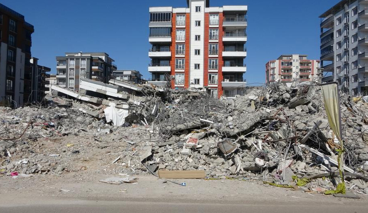 Adıyaman&#039;da çok sayıda vatandaşa mezar olan sitenin müteahhidi tutuklandı