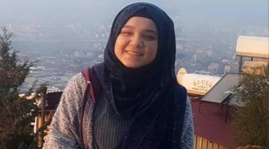 Depremde ailesini kaybeden annenin acı feryadı: Hanginize sarılayım, hasret gidereyim Depremde ailesini kaybeden annenin acı feryadı: Hanginize sarılayım, hasret gidereyim