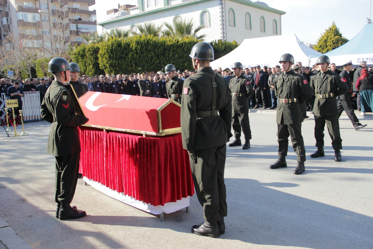55 günlük yaşam savaşını kaybeden şehide yürek yakan veda: Baba bizi bırakma