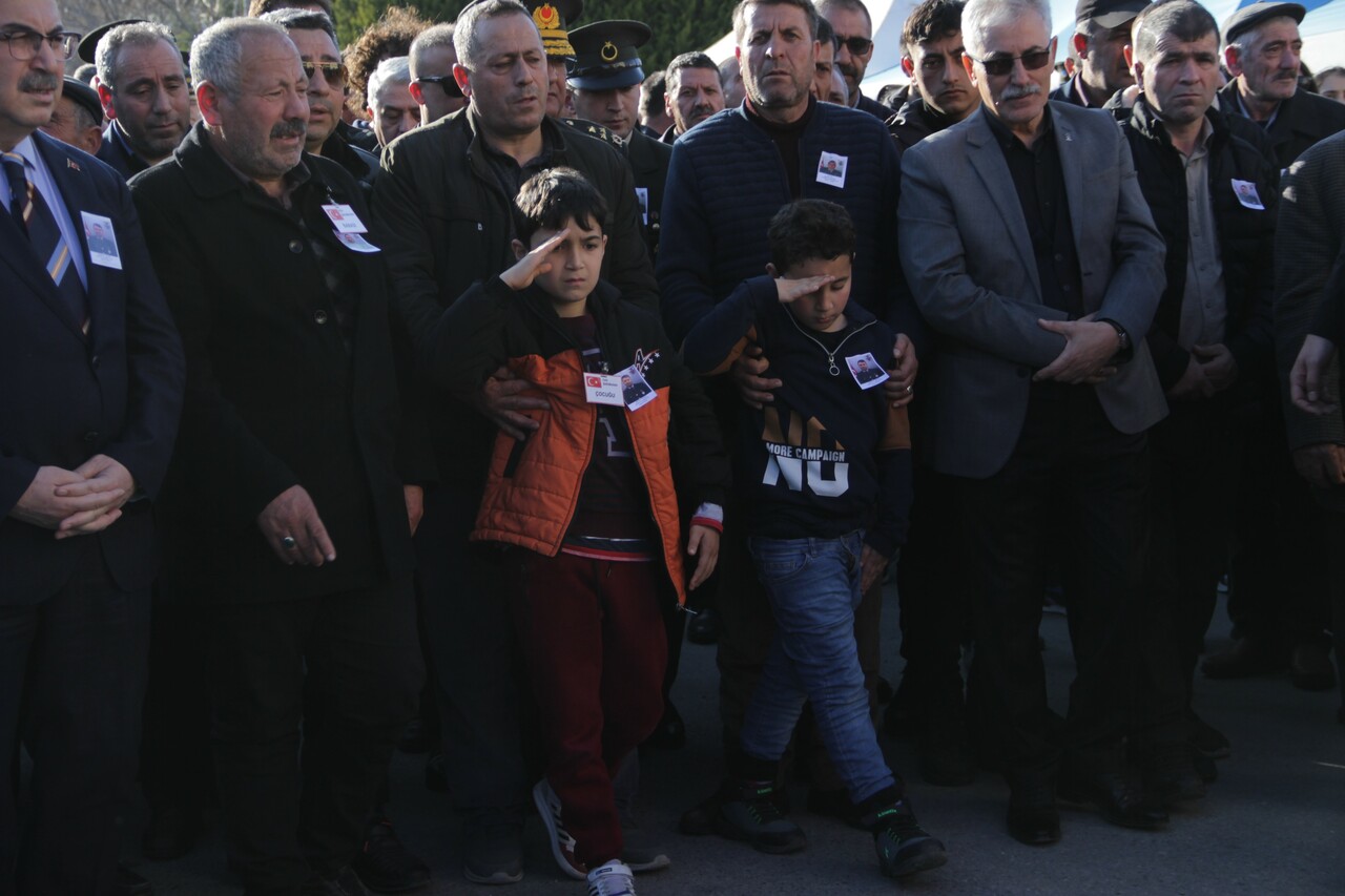55 günlük yaşam savaşını kaybeden şehide yürek yakan veda: Baba bizi bırakma