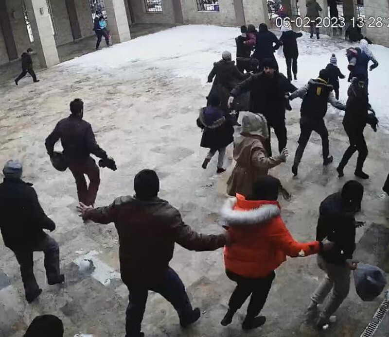 Malatya'da şiddetli depremin yeni görüntüleri ortaya çıktı: Camideki panik kameralara yansıdı Malatya'da şiddetli depremin yeni görüntüleri ortaya çıktı: Camideki panik kameralara yansıdı