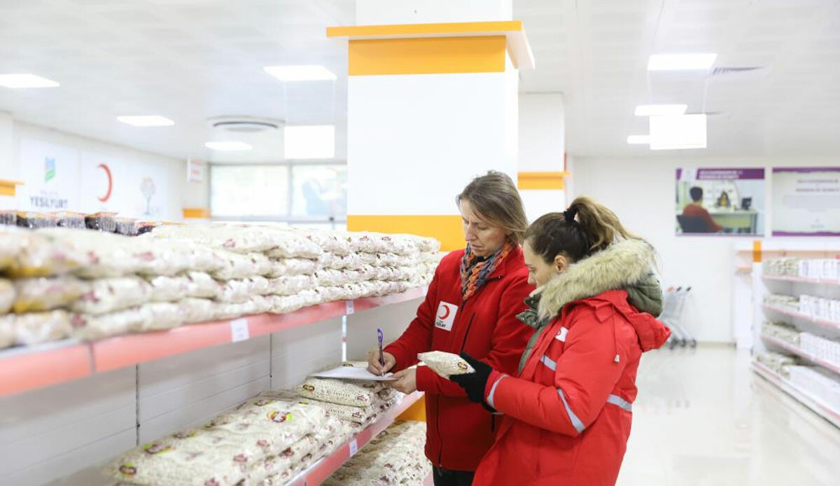 Kızılay’dan depremzedelere ücretsiz hizmet: Sosyal marketlerin sayısı 12’ye çıkarıldı Kızılay’dan depremzedelere ücretsiz hizmet: Sosyal marketlerin sayısı 12’ye çıkarıldı