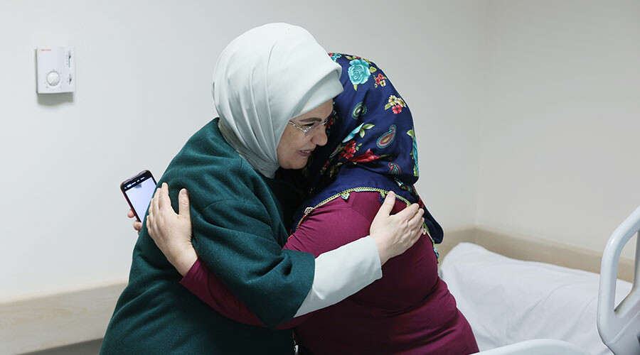 Enkazdan 248 saat sonra çıkartılarak umut olmuştu… Cumhurbaşkanı Erdoğan Aleyna Ölmez’i ziyaret etti