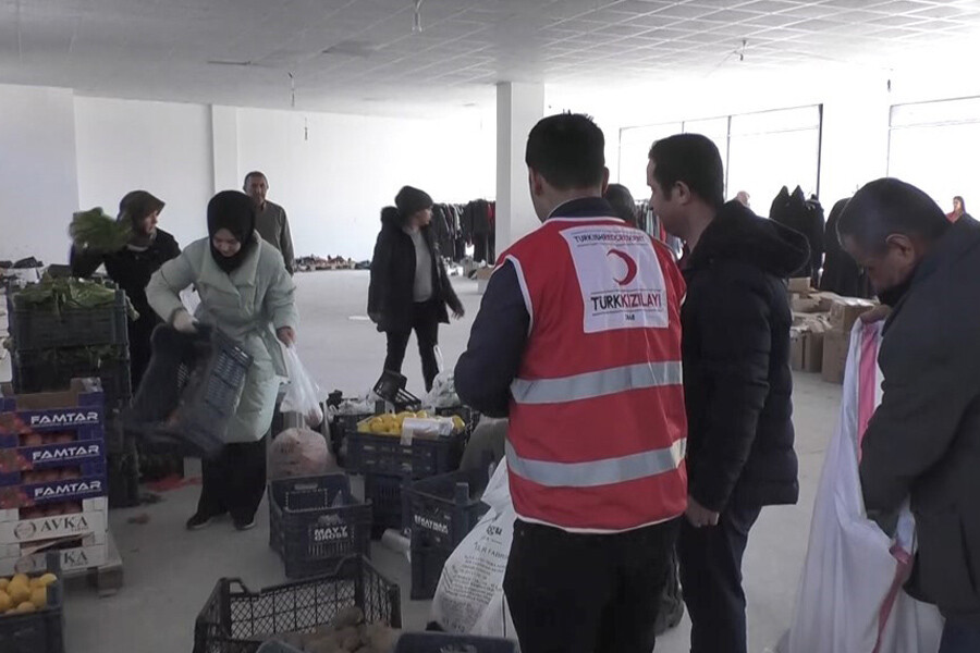 'Devlet yok, Kızılay nerede?' eleştirilerine Elbistanlı depremzededen cevap: Devleti damarlarımızda hissettik
