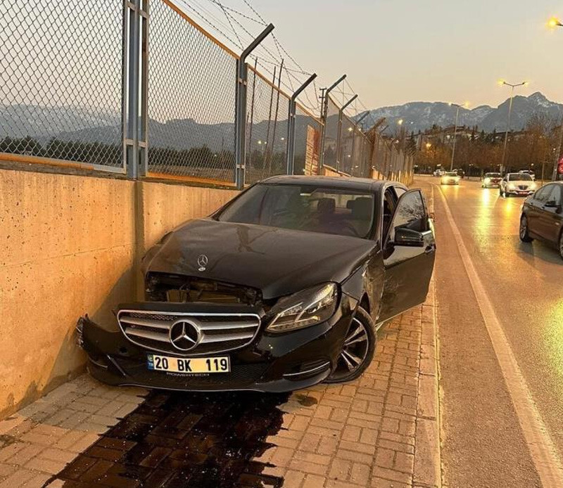 DEVA Partisi Denizli İl Başkanı kaza yaptı DEVA Partisi Denizli İl Başkanı kaza yaptı