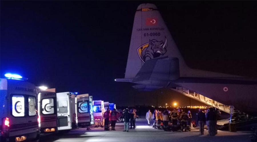 Adanalı yaralı depremzedeler TSK’nın uçağıyla İstanbul’a getirildi