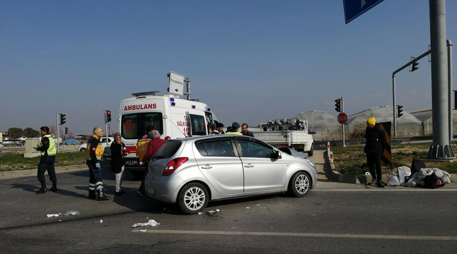 Depremzede aile kaza yaptı: Ölü ve yaralılar var